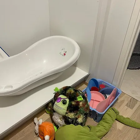 Spacious One-bedroom Next To Tripla 아파트 *